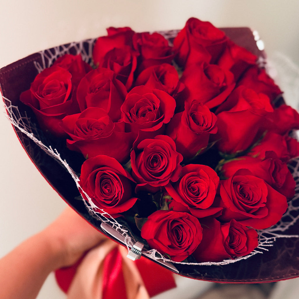 Scarlet Romance – Red Rose Bouquet