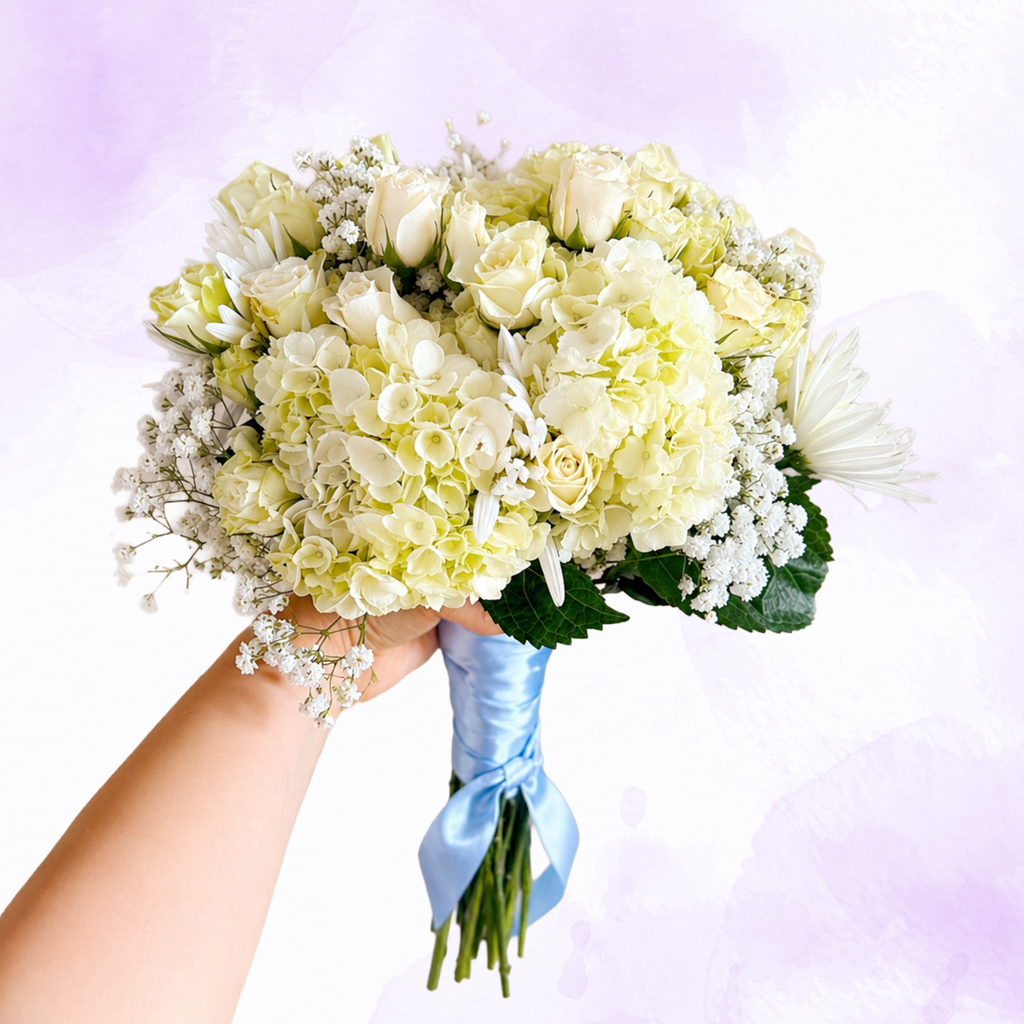Soft elegant bouquet in neutral tones.
